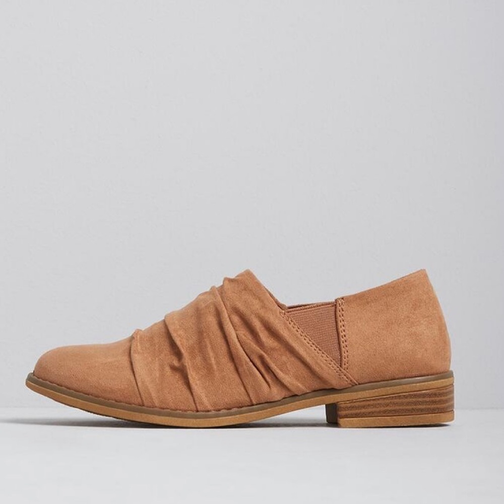 NIB Tan Ruched Top Boyfriend Loafers - Picture 4 of 4